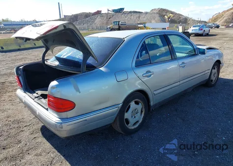 1998 Mercedes-Benz E 320 from USA, damaged, VIN WDBJF65F7WA448949